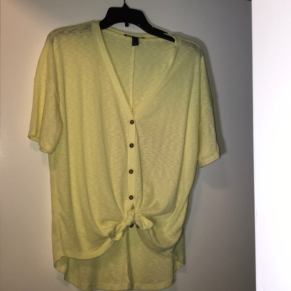 🎁Yellow Button down top